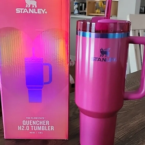 Stanley Valentine's Day 2025 40 oz Tumbler In Berry Truffle Brand New In Box - Picture 5 of 6